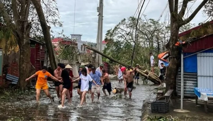 Vietnam’da Tayfun Yagi’nin neden olduğu sel ve heyelanlar sonucu en az 59 kişi hayatını kaybetti